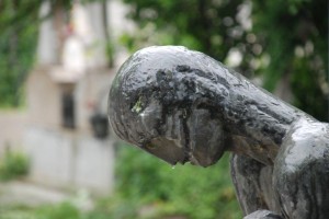 Acum, doar plange si se roaga...