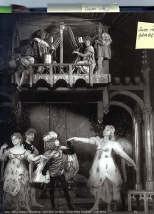 Decor realizat de Ion Oroveanu-piesa de teatru Cum va place -