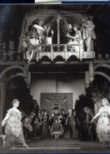 Decor realizat de Ion Oroveanu-piesa de teatru Cum va place